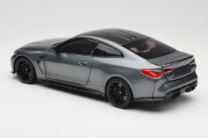 BMW M4 G82 Harmaa Metallic Minichamps 1:18 113020124 Metalli — kuva 5 / 8