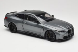 BMW M4 G82 Harmaa Metallic Minichamps 1:18 113020124 Metalli — kuva 6 / 8
