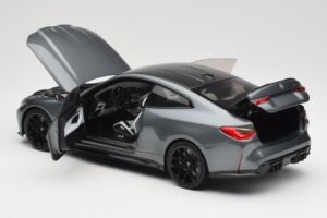 BMW M4 G82 Harmaa Metallic Minichamps 1:18 113020124 Metalli — kuva 7 / 8