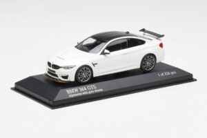 BMW M4 GTS F82 Valkoinen Harmailla Vanteilla Minichamps 1:43 410025221 Metalli — kuva 2 / 4