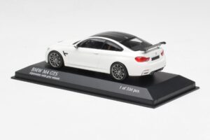 BMW M4 GTS F82 Valkoinen Harmailla Vanteilla Minichamps 1:43 410025221 Metalli — kuva 3 / 4