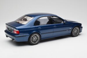 BMW M5 E39 Avus Sininen Otto 1:12 G073 Hartsi — kuva 2 / 6