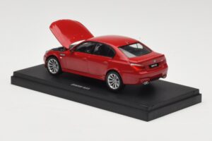 BMW M5 E60 Punainen Kyosho 1:43 03503R Metalli — kuva 2 / 4
