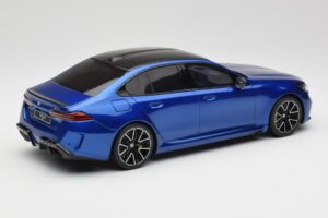 BMW M5 G90 Marina Bay Blue Metallic GT Spirit 1:18 GT507 Hartsi — kuva 2 / 6