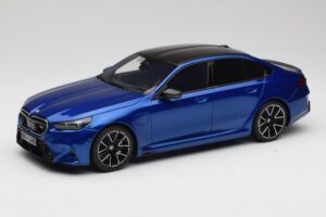 BMW M5 G90 Marina Bay Blue Metallic GT Spirit 1:18 GT507 Hartsi