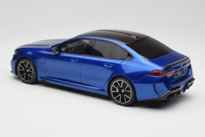 BMW M5 G90 Marina Bay Blue Metallic GT Spirit 1:18 GT507 Hartsi — kuva 5 / 6
