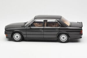 BMW M535i E28 Diamond Musta AUTOart 1:18 75162 Metalli — kuva 4 / 8