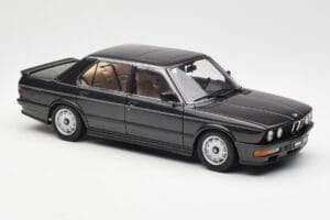 BMW M535i E28 Diamond Musta AUTOart 1:18 75162 Metalli — kuva 6 / 8