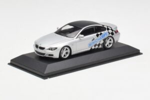 BMW M6 E63 IAA Frankfurt Hopea Minichamps 1:43 M6001 Metalli — kuva 2 / 4