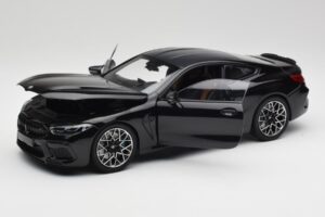 BMW M8 F92 Safiirin Musta Minichamps 1:18 110029021 Metalli — kuva 2 / 8