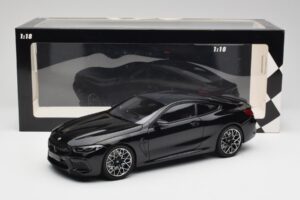 BMW M8 F92 Safiirin Musta Minichamps 1:18 110029021 Metalli — kuva 8 / 8