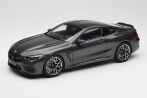 BMW M8 F92 Grey Metallic Minichamps 1:18 110029022 Metalli