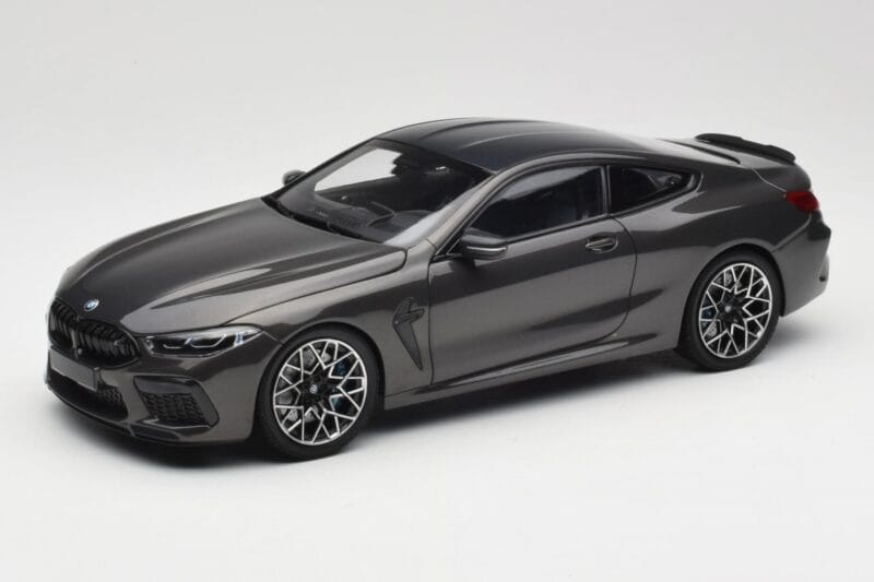 BMW M8 F92 Grey Metallic Minichamps 1:18 110029022 Metalli
