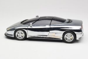 BMW Nazca M12 Chrome Silver Revell 1:18 08916 Metalli — kuva 4 / 8
