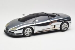 BMW Nazca M12 Chrome Silver Revell 1:18 08916 Metalli