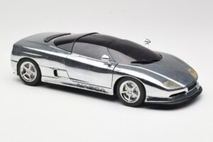 BMW Nazca M12 Chrome Silver Revell 1:18 08916 Metalli — kuva 6 / 8