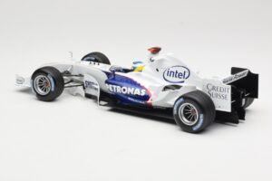 BMW Sauber F1.06 #16 N. Heidfeld Launch Version 2006 Minichamps 1:18 80430413183 Metalli — kuva 5 / 6