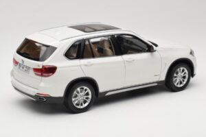 BMW X5 E70 Alpine White Paragon 1:18 PA-97073 Metalli — kuva 3 / 8
