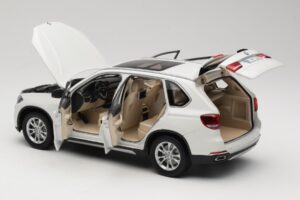 BMW X5 E70 Alpine White Paragon 1:18 PA-97073 Metalli — kuva 5 / 8
