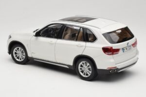 BMW X5 E70 Alpine White Paragon 1:18 PA-97073 Metalli — kuva 7 / 8