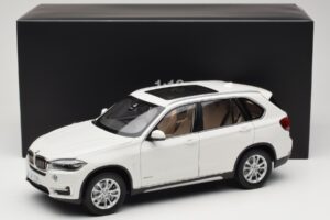 BMW X5 E70 Alpine White Paragon 1:18 PA-97073 Metalli — kuva 8 / 8
