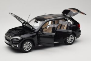 BMW X5 E70 Sapphire Black Paragon 1:18 PA-97071 Metalli — kuva 2 / 8