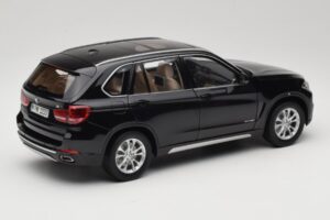 BMW X5 E70 Sapphire Black Paragon 1:18 PA-97071 Metalli — kuva 3 / 8