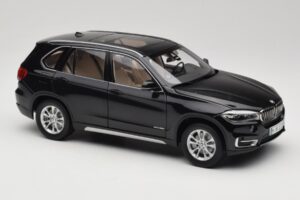 BMW X5 E70 Sapphire Black Paragon 1:18 PA-97071 Metalli — kuva 6 / 8
