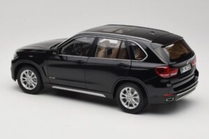BMW X5 E70 Sapphire Black Paragon 1:18 PA-97071 Metalli — kuva 7 / 8
