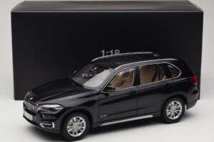 BMW X5 E70 Sapphire Black Paragon 1:18 PA-97071 Metalli — kuva 8 / 8
