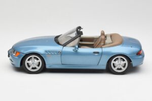BMW Z3 E36/7 James Bond Goldeneye Sininen Metallic UT Models 1:18 180024336 Metalli — kuva 4 / 8
