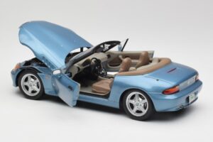 BMW Z3 E36/7 James Bond Goldeneye Sininen Metallic UT Models 1:18 180024336 Metalli — kuva 5 / 8