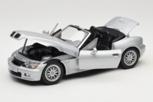 BMW Z3 Roadster 1.8 Hopea Jälleenmyyjän Erikoisversio UT Models 1:18 80439411712 Metalli — kuva 2 / 8