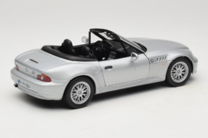 BMW Z3 Roadster 1.8 Hopea Jälleenmyyjän Erikoisversio UT Models 1:18 80439411712 Metalli — kuva 3 / 8