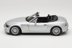 BMW Z3 Roadster 1.8 Hopea Jälleenmyyjän Erikoisversio UT Models 1:18 80439411712 Metalli — kuva 4 / 8