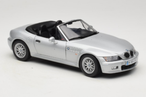 BMW Z3 Roadster 1.8 Hopea Jälleenmyyjän Erikoisversio UT Models 1:18 80439411712 Metalli — kuva 6 / 8