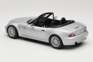 BMW Z3 Roadster 1.8 Hopea Jälleenmyyjän Erikoisversio UT Models 1:18 80439411712 Metalli — kuva 7 / 8