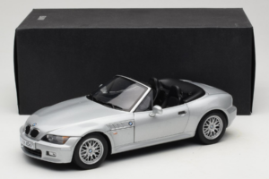 BMW Z3 Roadster 1.8 Hopea Jälleenmyyjän Erikoisversio UT Models 1:18 80439411712 Metalli — kuva 8 / 8