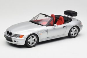BMW Z3 Roadster Tavarantelineen Kanssa Hopea UT Models 1:18 20407 Metalli