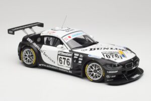 BMW Z4 #676 H. Stuck / J. Hennerici / D. Hurtgen Team Schubert Nürburgring 24 Hours 2006 AUTOart 1:18 80649 Metalli — kuva 4 / 6