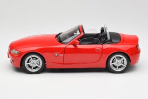 BMW Z4 E85 Roadster Punainen Bburago 1:18 34046 Metalli — kuva 4 / 8