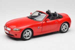 BMW Z4 E85 Roadster Punainen Bburago 1:18 34046 Metalli
