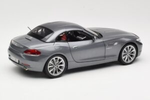 BMW Z4 E89 sDrive 35i Space Grey Metallic Kyosho 1:18 80432147085 Metalli — kuva 3 / 8
