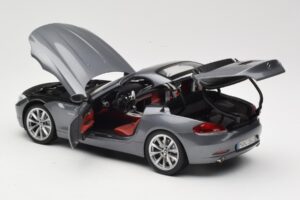 BMW Z4 E89 sDrive 35i Space Grey Metallic Kyosho 1:18 80432147085 Metalli — kuva 5 / 8
