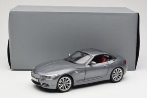 BMW Z4 E89 sDrive 35i Space Grey Metallic Kyosho 1:18 80432147085 Metalli — kuva 8 / 8
