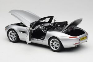 BMW Z8 E52 Avoauto Hopea Kyosho 1:18 80432411551 Metalli — kuva 7 / 8