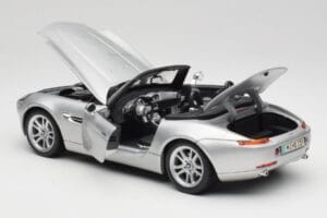 BMW Z8 E52 Titanium Silver Maisto 1:18 536896 Metalli — kuva 5 / 8