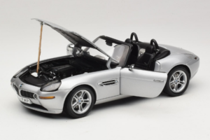 BMW Z8 Hopea 007 The World Is Not Enough AUTOart 1:18 70511 Metalli — kuva 2 / 8