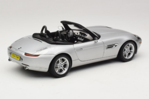BMW Z8 Hopea 007 The World Is Not Enough AUTOart 1:18 70511 Metalli — kuva 3 / 8