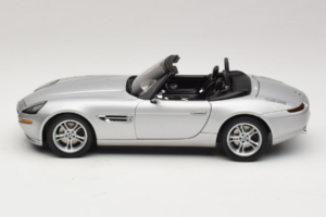 BMW Z8 Hopea 007 The World Is Not Enough AUTOart 1:18 70511 Metalli — kuva 4 / 8